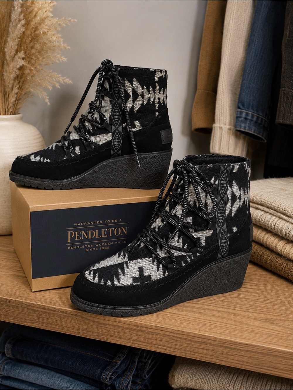 Pendleton IsleGate Wedge Boots – Women’s 8 (Spider Rock) BNIB